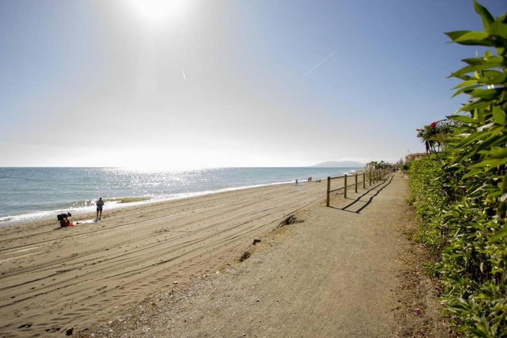 Villa Alboran Beachfront 9Pax Torre de Benagalbon Exterior foto